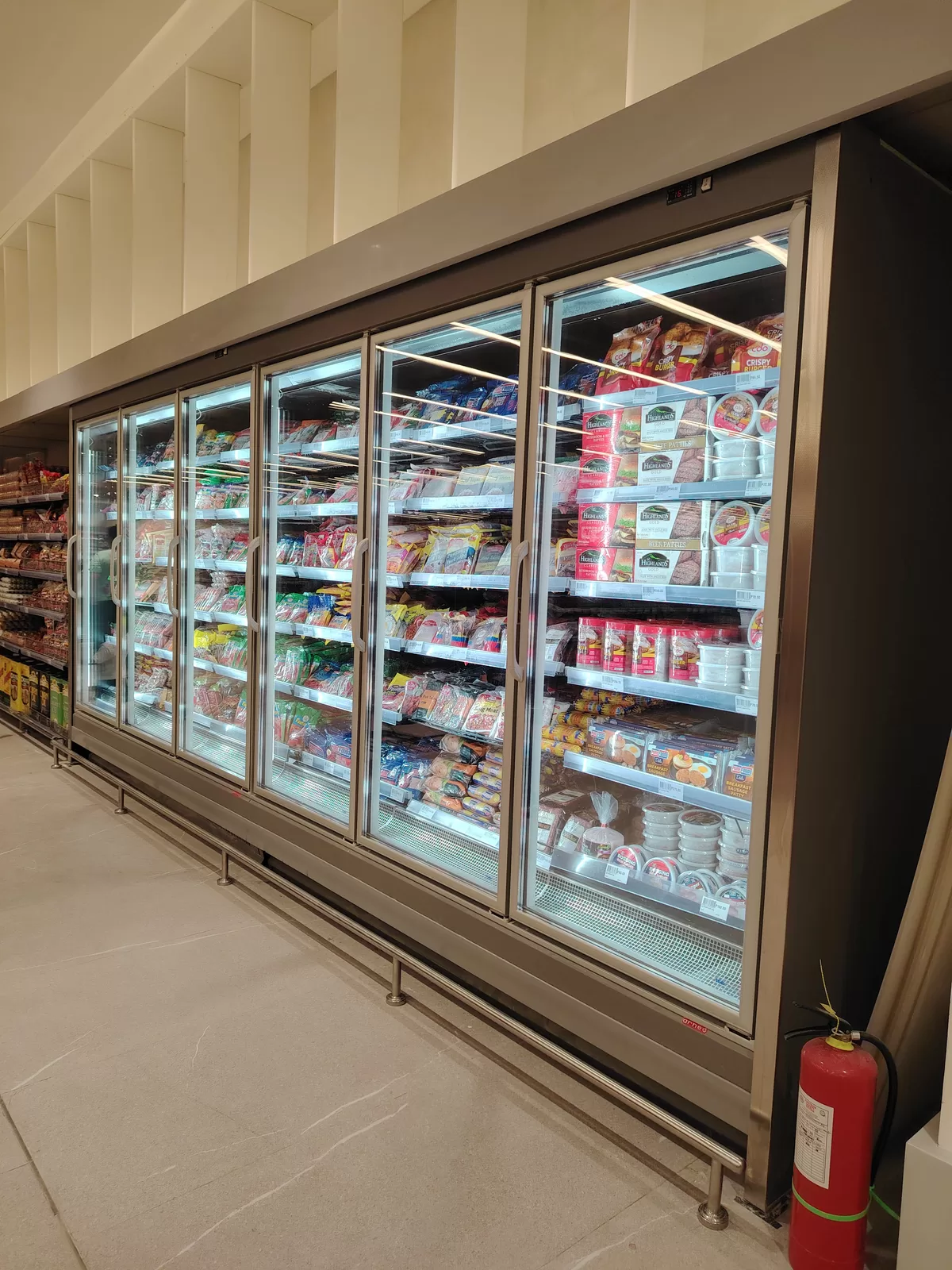 Supermarket showcase refrigeration